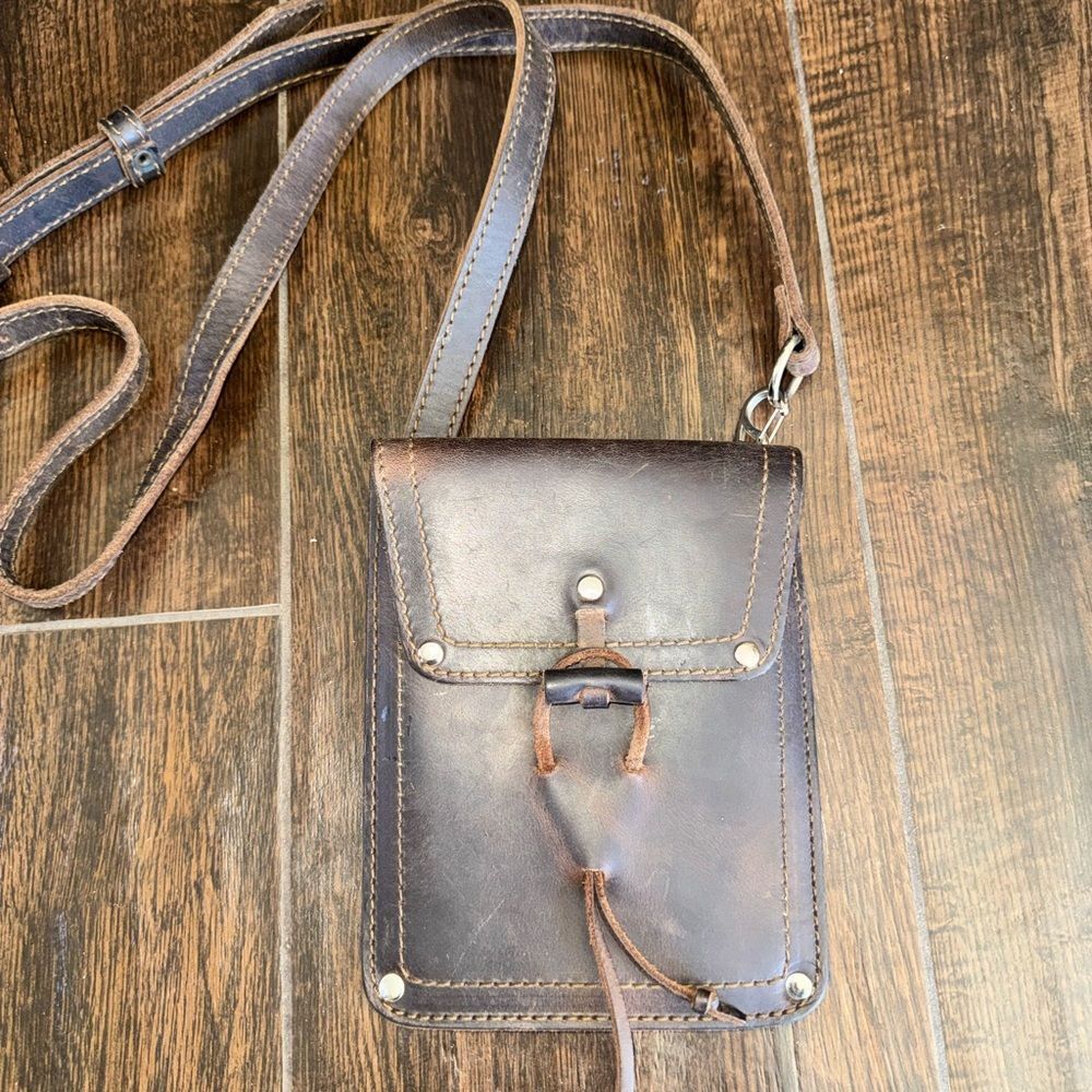 👜 Saddleback Leather Co. Crossbody Bag – Coffee Brown